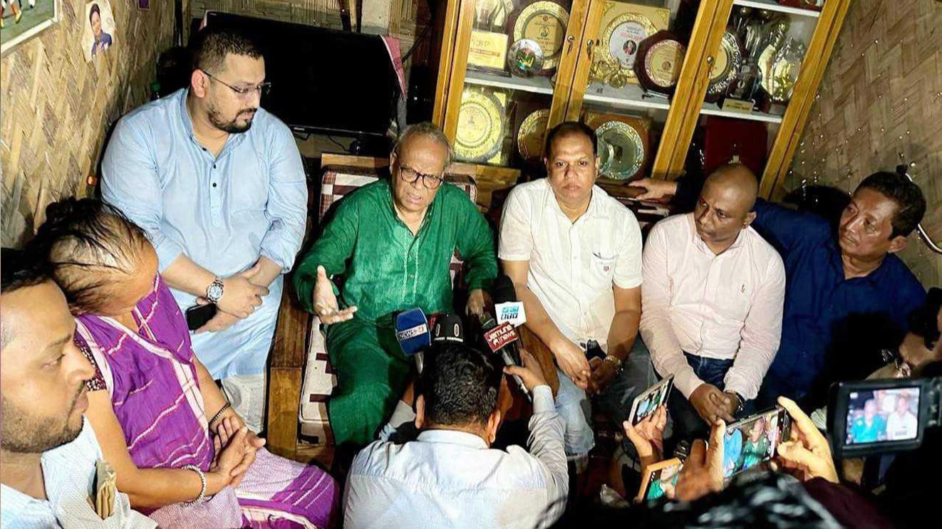 ঋতুপর্ণার অসুস্থ মায়ের পাশে দাঁড়ালেন তারেক রহমান