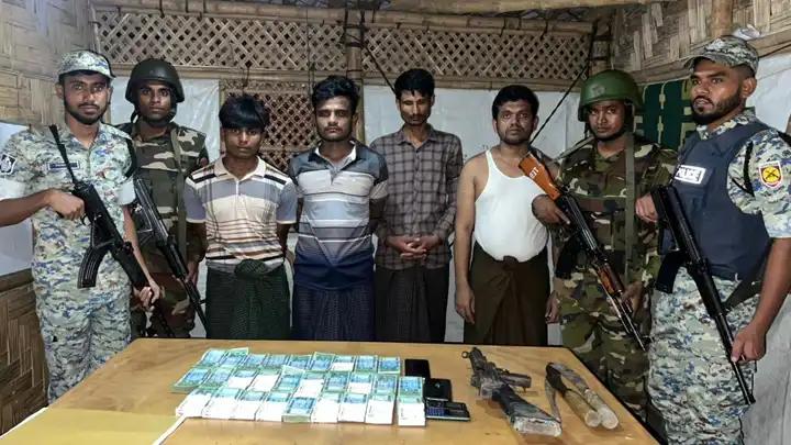 রোহিঙ্গা ক্যাম্পে বিদেশি অস্ত্র ও ১৪ লাখ টাকা উদ্ধার, আটক ৪