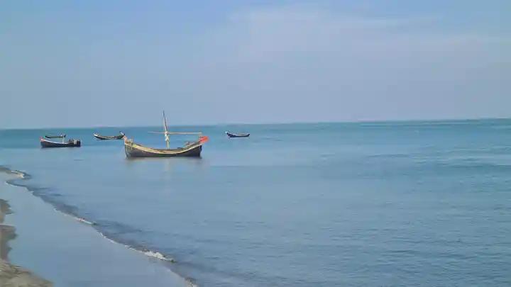 ৩ বোটসহ ১৮ জেলেকে ধরে নিল আরাকান আর্মি