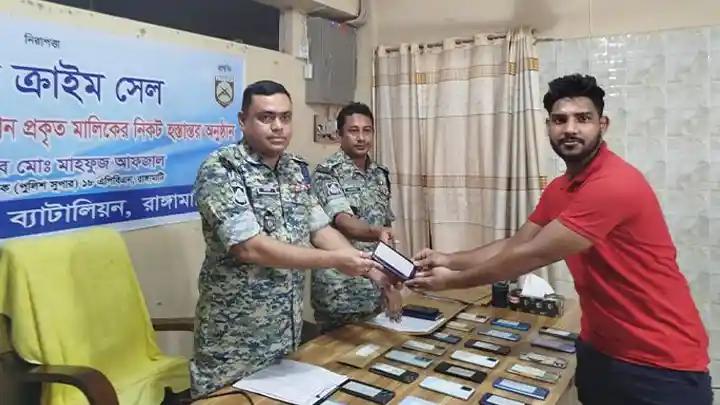 ৩০টি মোবাইল ফোন উদ্ধার করলো এপিবিএন