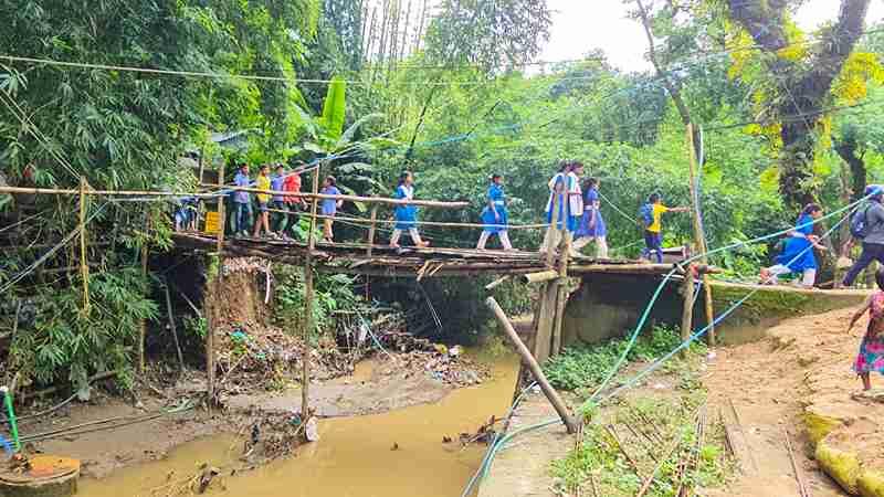 বান্দরবান পৌর এলাকায় সেতু নির্মাণে বিলম্ব, চরম দুর্ভোগে জনসাধারণ
