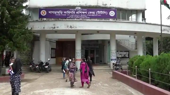 ছাত্রাবাস নেই, দুর্ভোগে পাহাড়ের শিক্ষার্থীরা