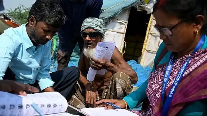 কলকাতার গণমাধ্যম ও ইউটিউবাররা যেভাবে ‘বাংলাদেশি-রোহিঙ্গা’ খুঁজছে