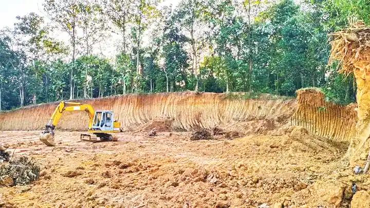 স্থলবন্দর প্রকল্পে রামগড়ের তিন পাহাড় সাবাড়