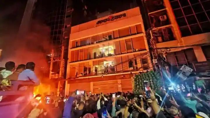 প্রথম আলো ও ডেইলি স্টারে হামলার ঘটনায় গ্রেপ্তার আরও ৯