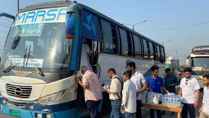 রোজাদার যাত্রীদের জন্য প্রতিদিন মারছা গ্রুপের ইফতার